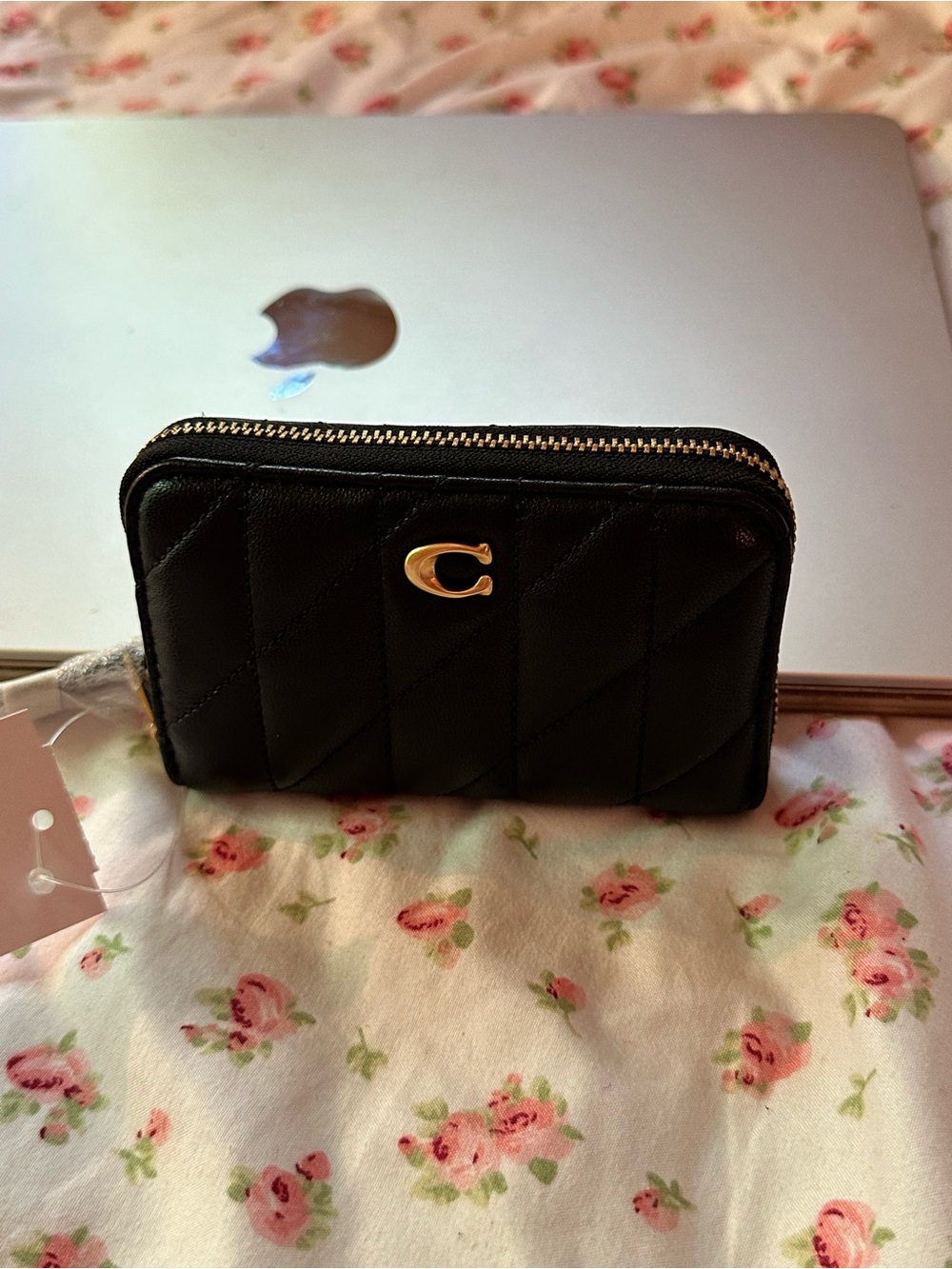 Coach Essential Black Small Zip Around Card Case with Pillow Quilting - Picture 5 of 7